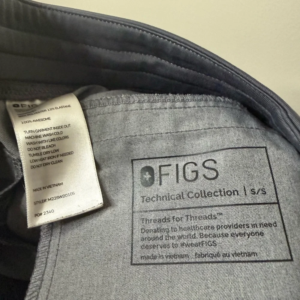 FIGS Axim Cargo Scrub Pants in Graphite Gray